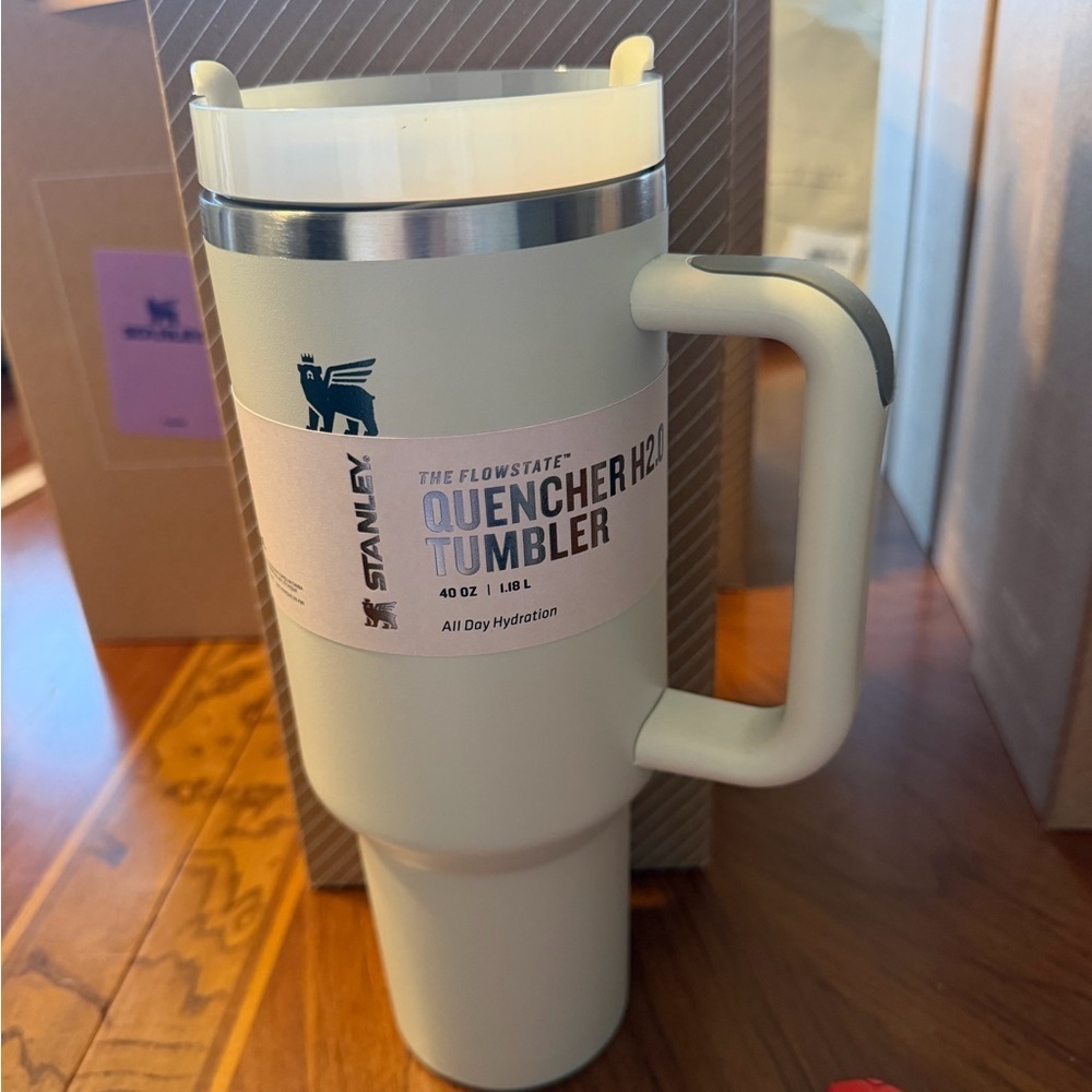 The Quencher H2.0 Flowstate™ Tumbler | 40 OZ Color Dune - Picture 1 of 1